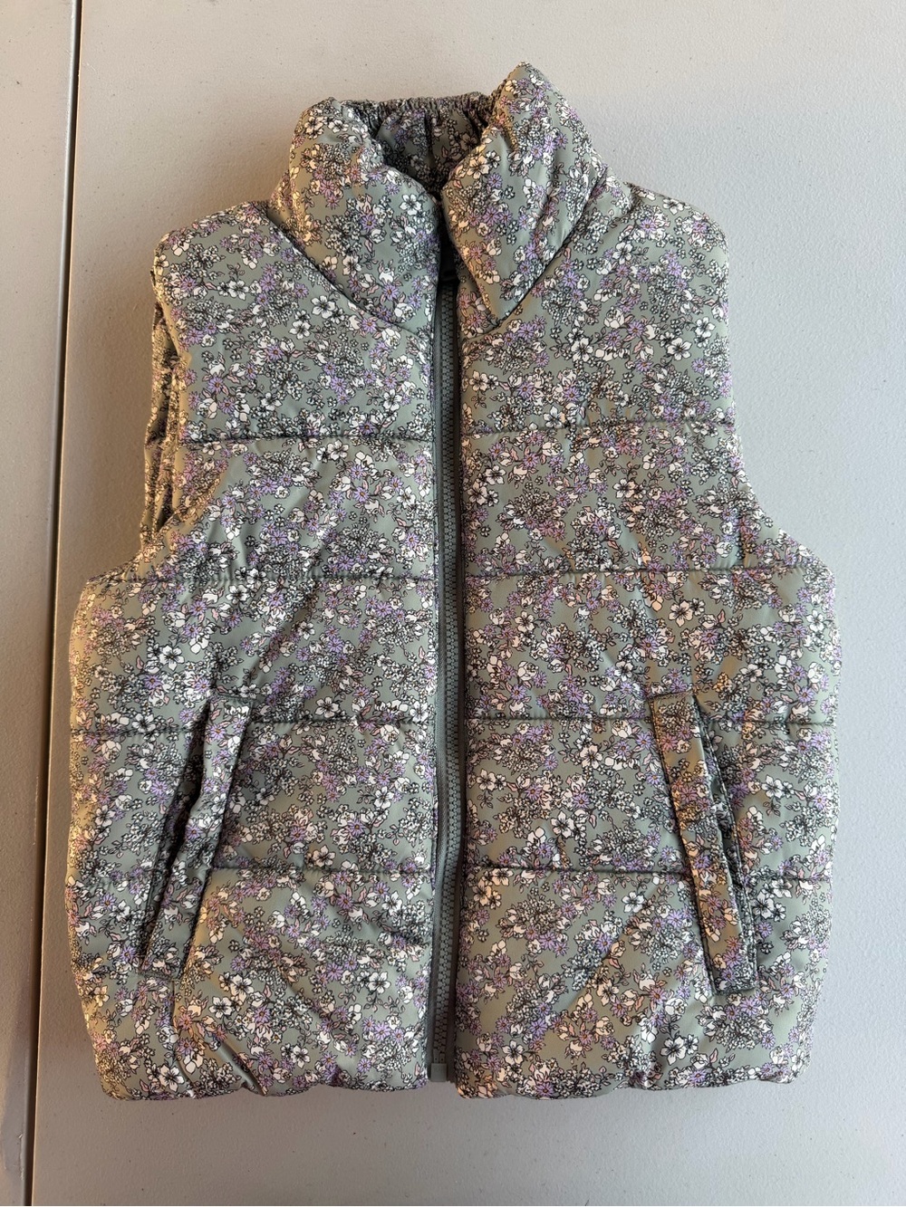 H&M Girls Quilted Floral Puffer Vest in Sage Green and Lavender